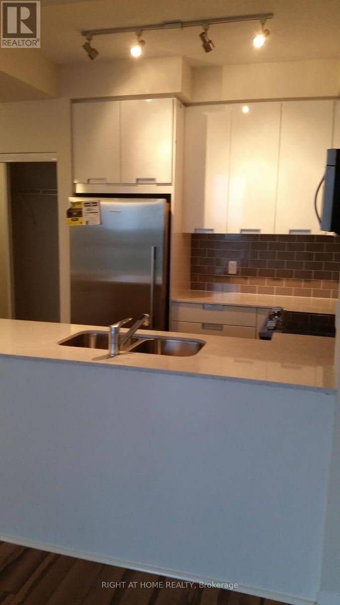 1101 - 55 Eglinton Avenue W — photo 19 of 24