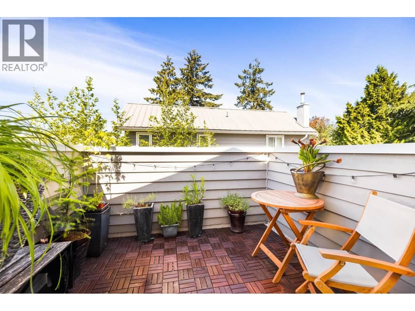 303 1528 BOWSER AVENUE, North Vancouver, photo 4