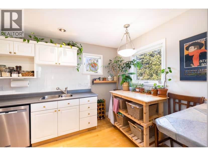 303 1528 BOWSER AVENUE, North Vancouver, photo 6