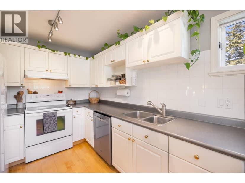 303 1528 BOWSER AVENUE, North Vancouver, photo 7