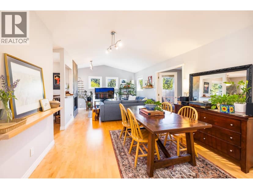 303 1528 BOWSER AVENUE, North Vancouver, photo 8