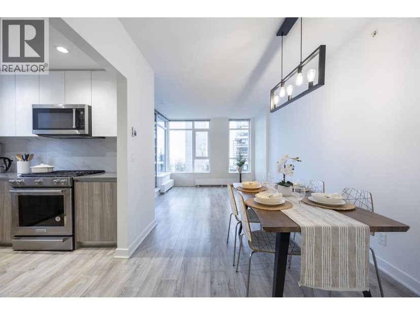 902 8940 University Crescent, Burnaby, photo 2