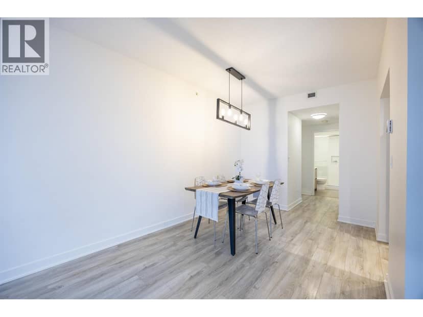 902 8940 University Crescent, Burnaby, photo 5