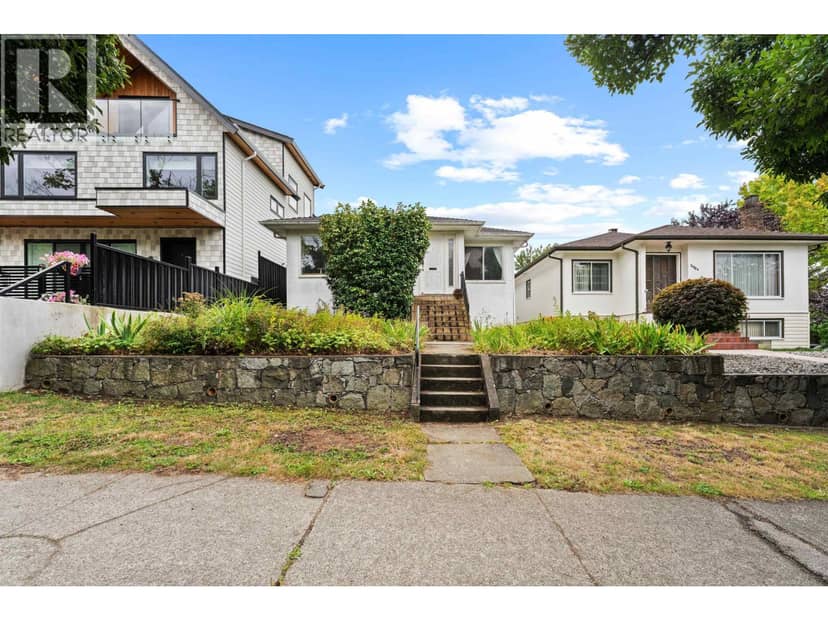 2608 E 4TH AVENUE, Vancouver