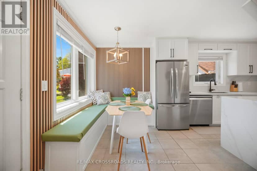 18 Adanac Drive — photo 15 of 40