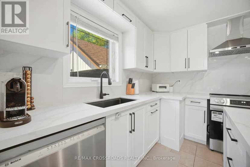 18 Adanac Drive — photo 22 of 40