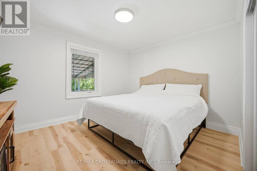 18 Adanac Drive — photo 25 of 40