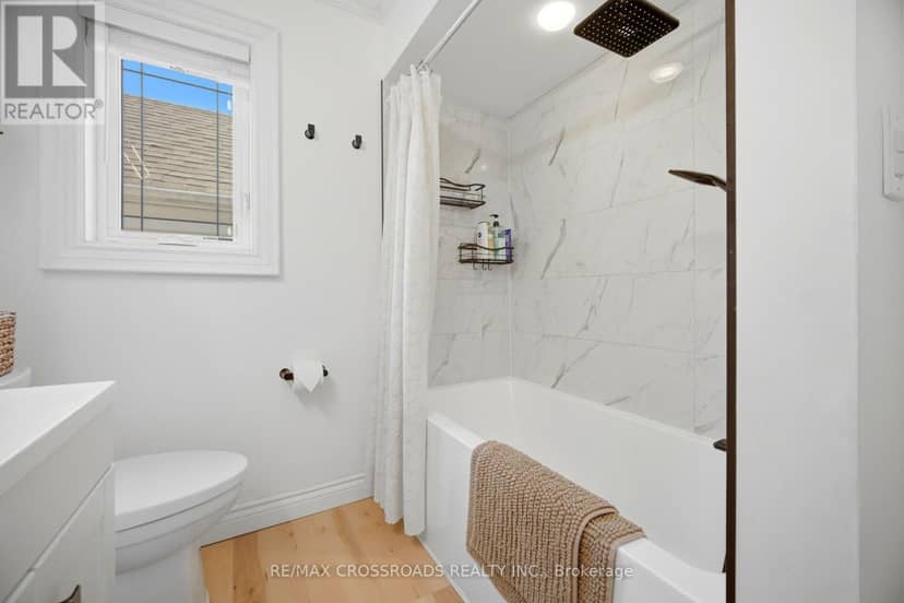 18 Adanac Drive — photo 31 of 40