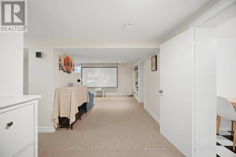 18 Adanac Drive — photo 36 of 40