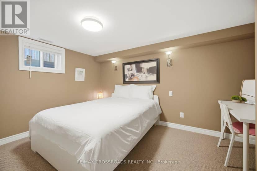 18 Adanac Drive — photo 39 of 40