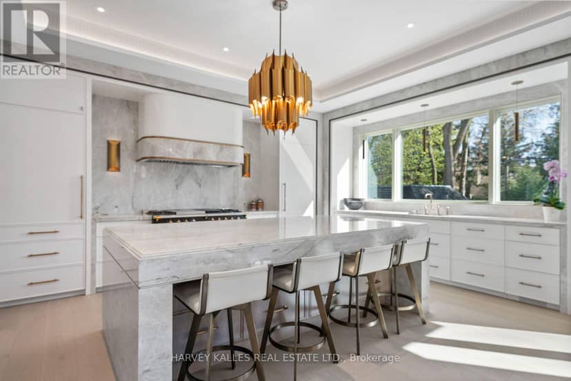 117 Yonge Boulevard — photo 10 of 40