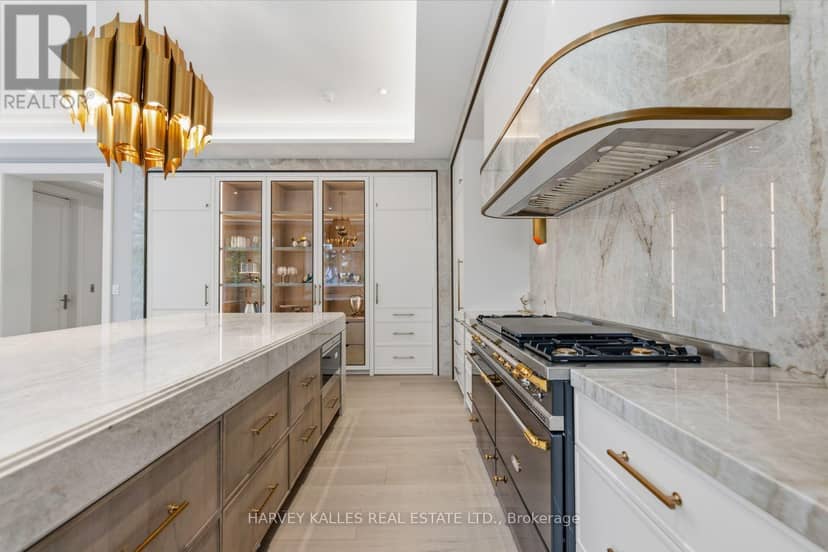 117 Yonge Boulevard — photo 13 of 40