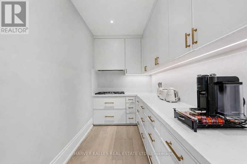 117 Yonge Boulevard — photo 16 of 40