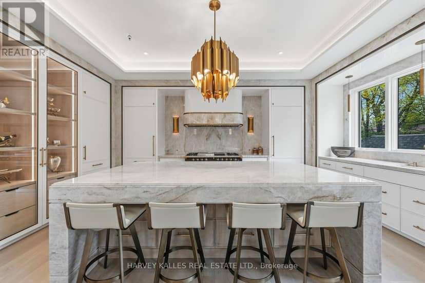 117 Yonge Boulevard — photo 12 of 40