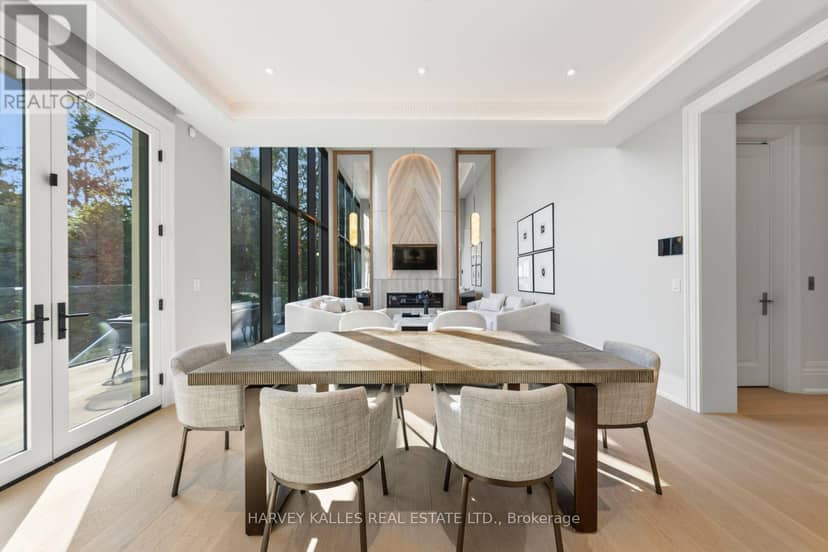 117 Yonge Boulevard — photo 17 of 40