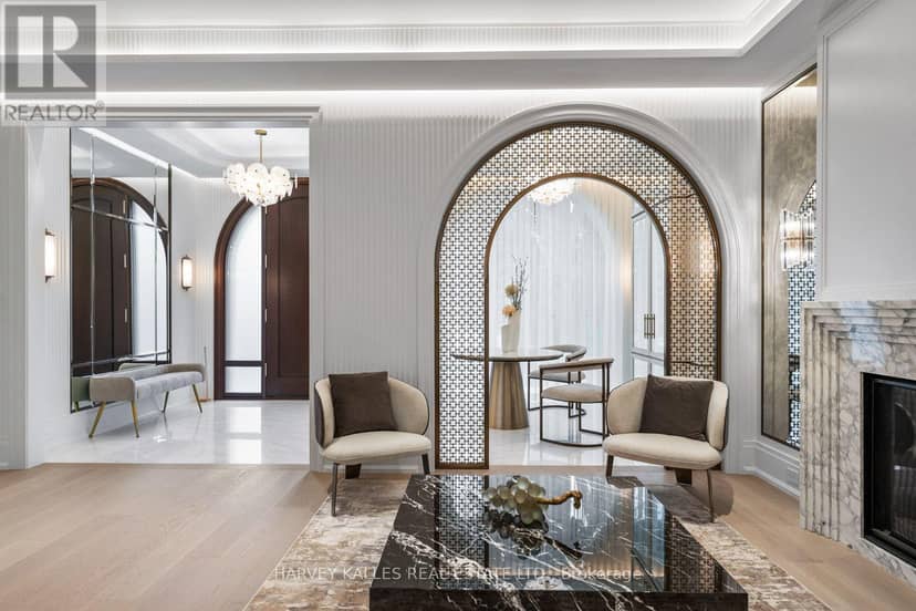 117 Yonge Boulevard — photo 3 of 40