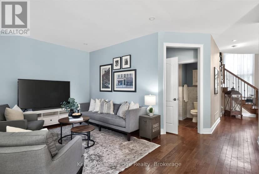 3416 Hayhurst Crescent — photo 11 of 33