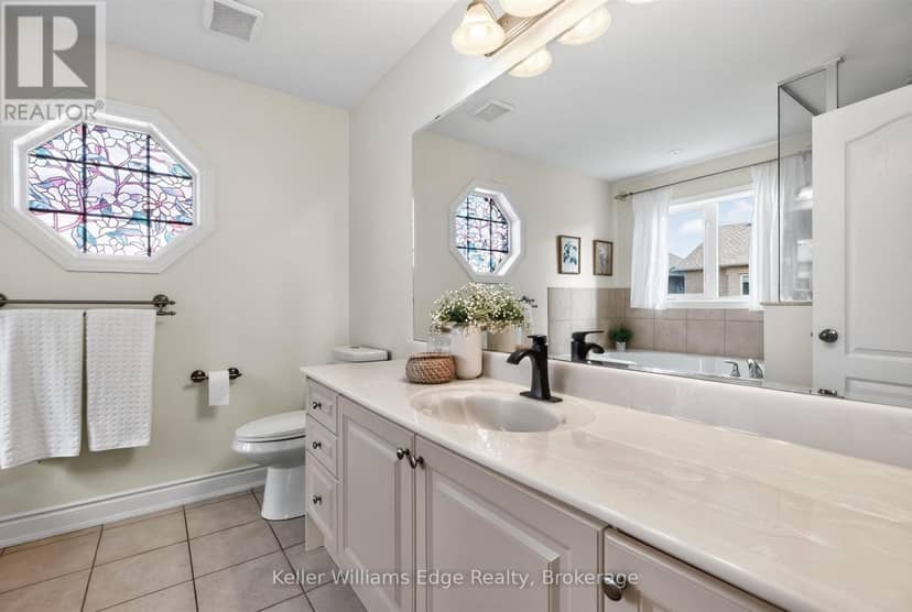 3416 Hayhurst Crescent — photo 19 of 33