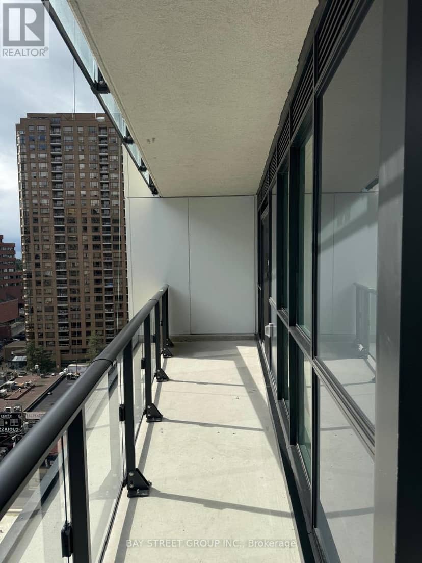 1006 - 4955 Yonge Street — photo 13 of 40