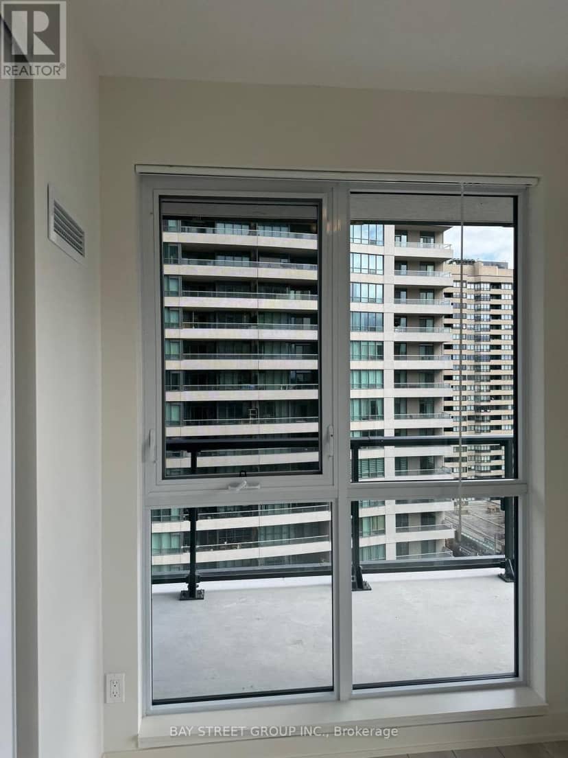 1006 - 4955 Yonge Street — photo 23 of 40
