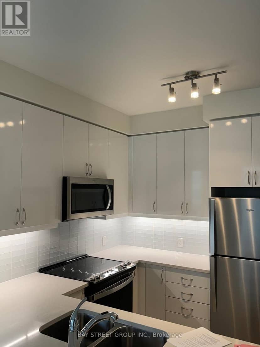 1006 - 4955 Yonge Street — photo 3 of 40