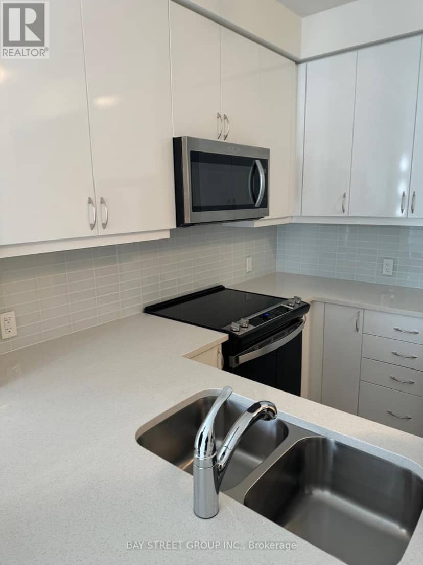 1006 - 4955 Yonge Street — photo 4 of 40