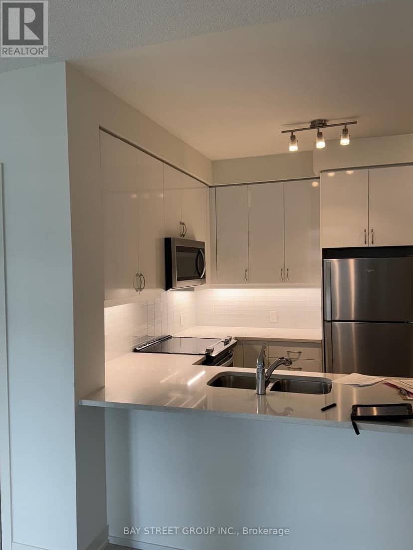 1006 - 4955 Yonge Street — photo 5 of 40