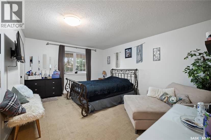 202 Alfred CRESCENT — photo 13 of 28