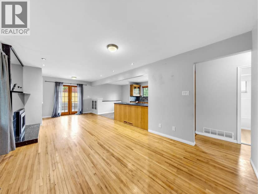 2155 MOHAWK AVENUE, Coquitlam, photo 2