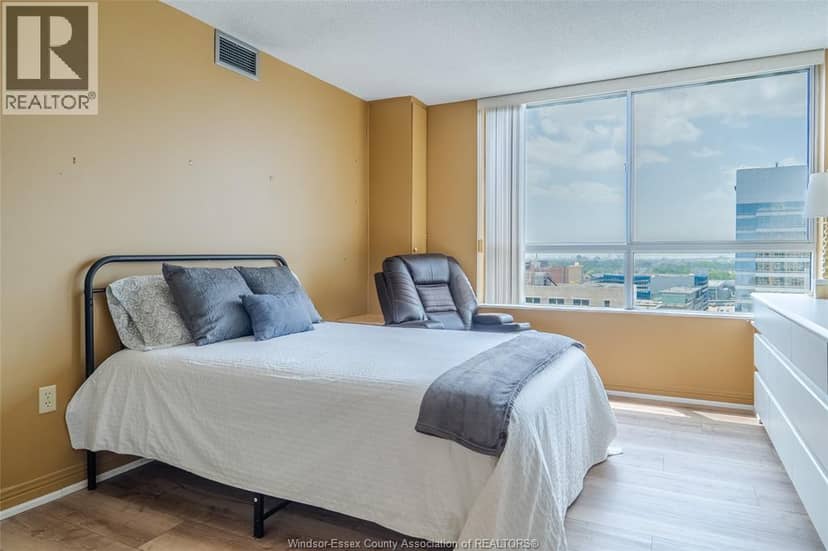 75 RIVERSIDE DRIVE East Unit# 1609 — photo 16 of 40