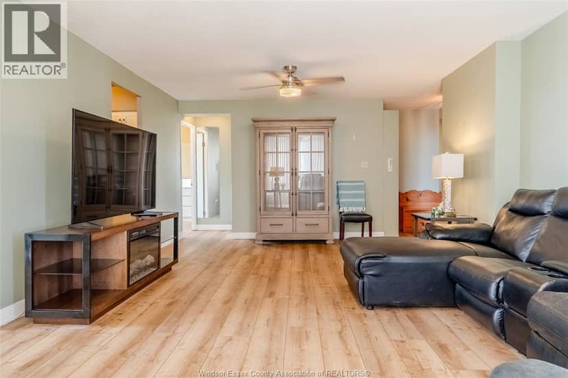75 RIVERSIDE DRIVE East Unit# 1609 — photo 7 of 40