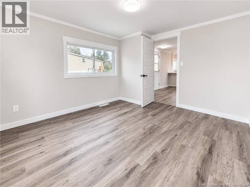 14 Elmdale Crescent — photo 18 of 32