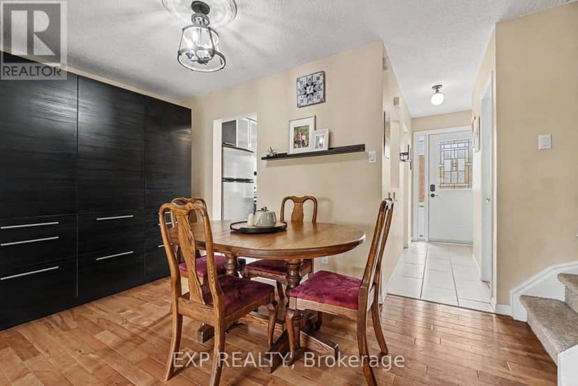 35 - 2030 Kelden Crescent — photo 10 of 36