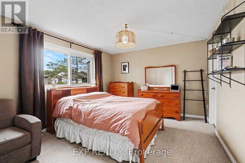 35 - 2030 Kelden Crescent — photo 18 of 36