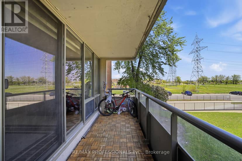 204 - 19 Four Winds Drive — photo 36 of 40
