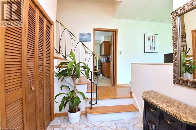 372 FENNELL Avenue W — photo 18 of 37