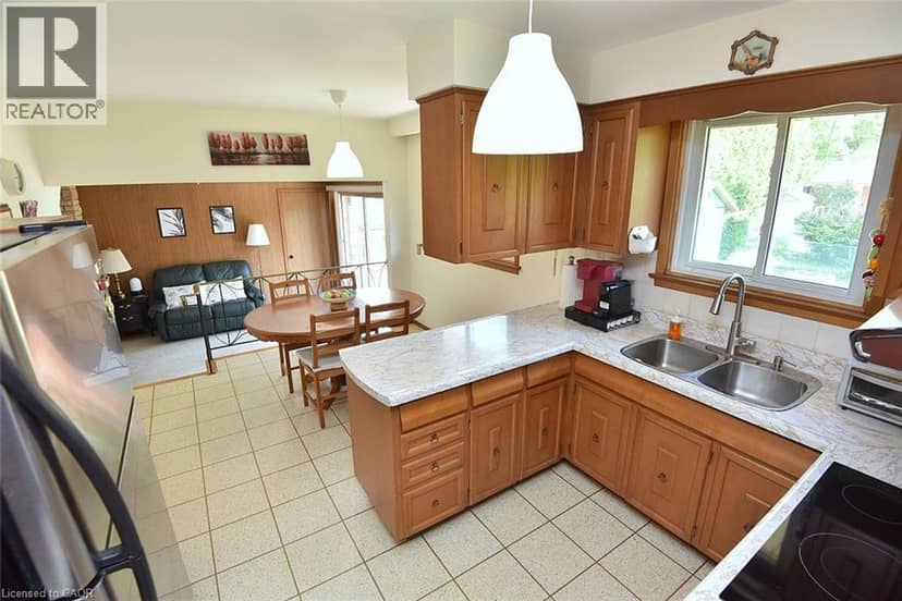 372 FENNELL Avenue W — photo 21 of 37