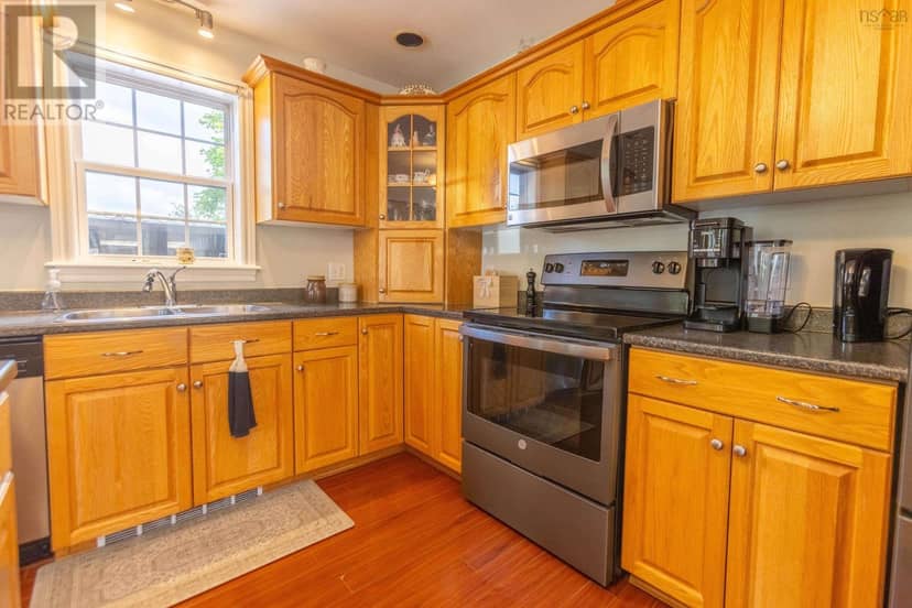 194 King Street — photo 15 of 36