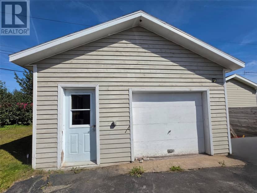 109 Marconi Avenue, Labrador City, photo 2