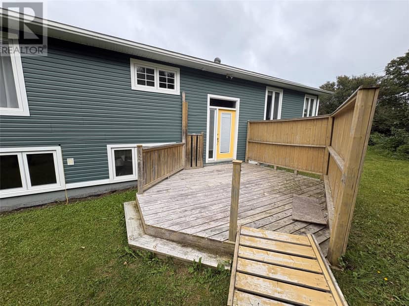 22 Grenfell Crescent — photo 9 of 40