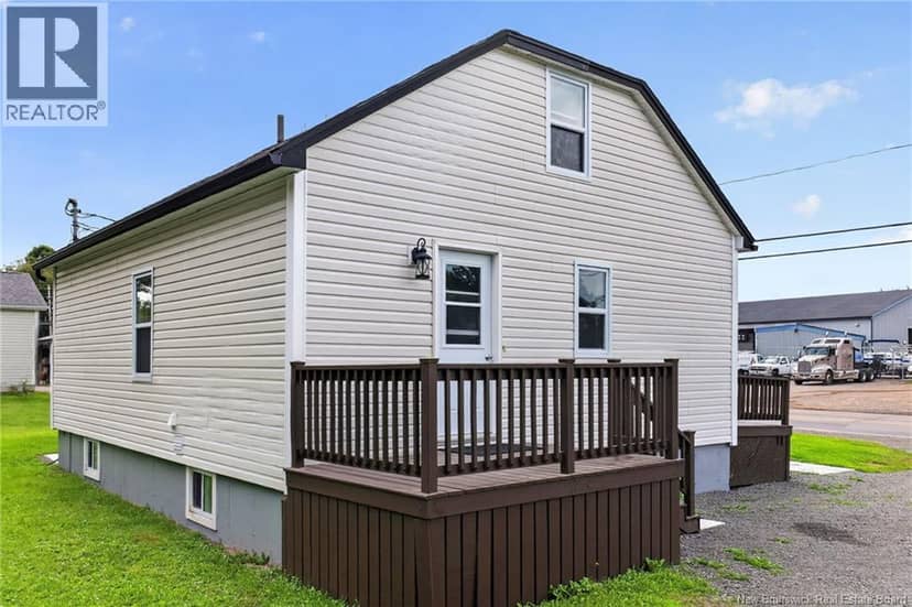 22 Pointe-du-Chêne Road — photo 3 of 40