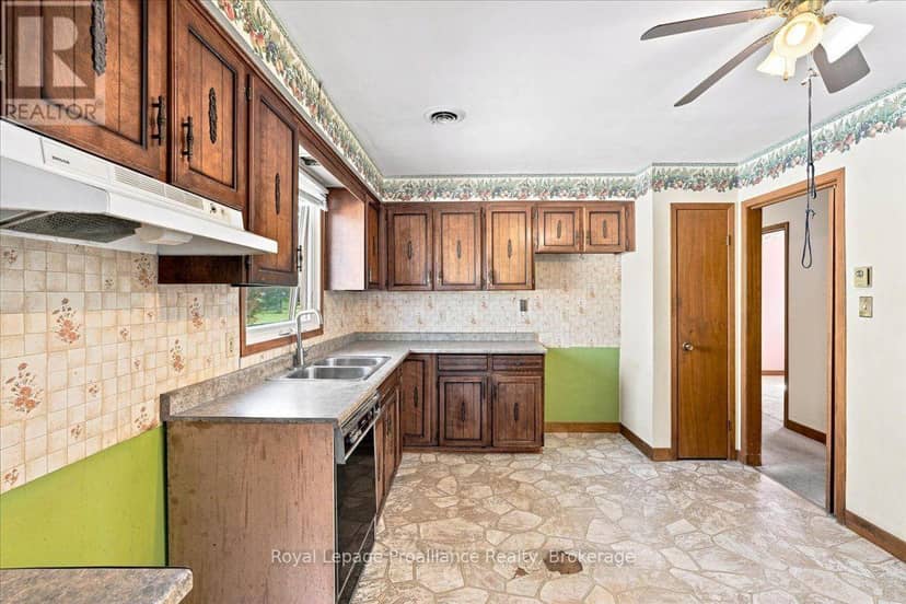 28 Kensington Crescent — photo 16 of 39