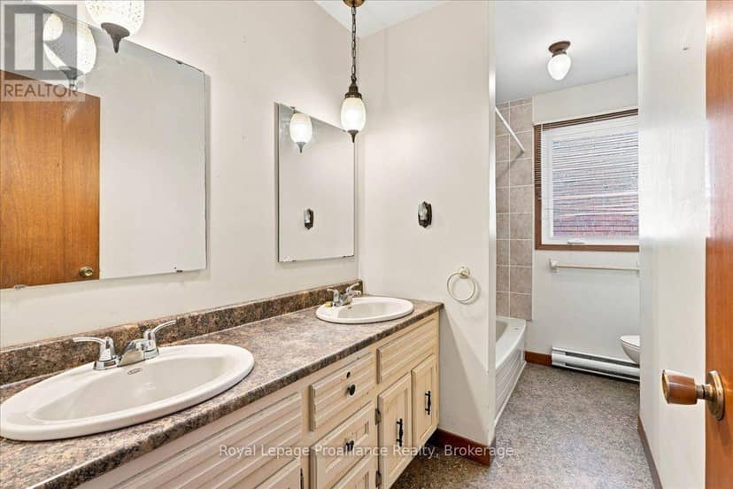 28 Kensington Crescent — photo 26 of 39