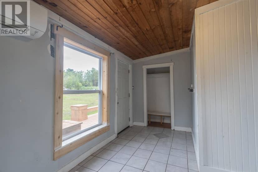 4062 Fort Augustus Road — photo 10 of 40
