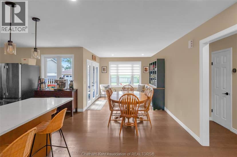 2027 Dufferin AVENUE — photo 12 of 40