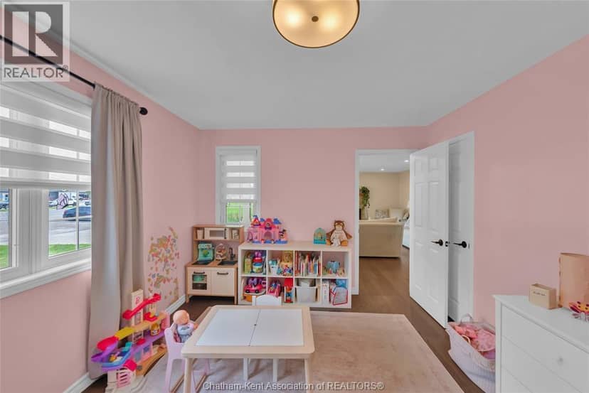 2027 Dufferin AVENUE — photo 21 of 40