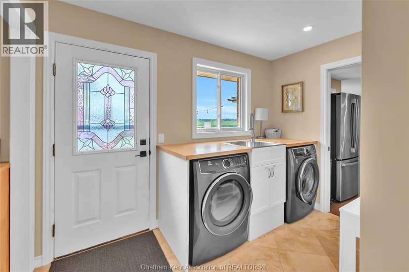 2027 Dufferin AVENUE — photo 37 of 40