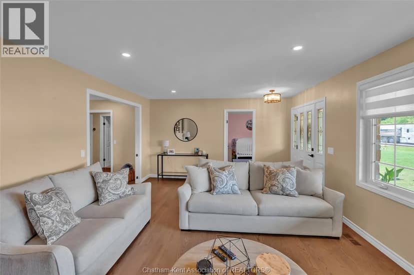 2027 Dufferin AVENUE — photo 9 of 40