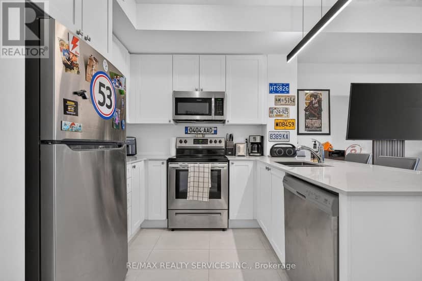 129 - 50 Lakebreeze Drive — photo 14 of 39