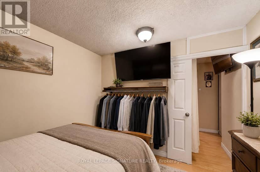 413 - 4060 Lawrence Avenue E — photo 11 of 40